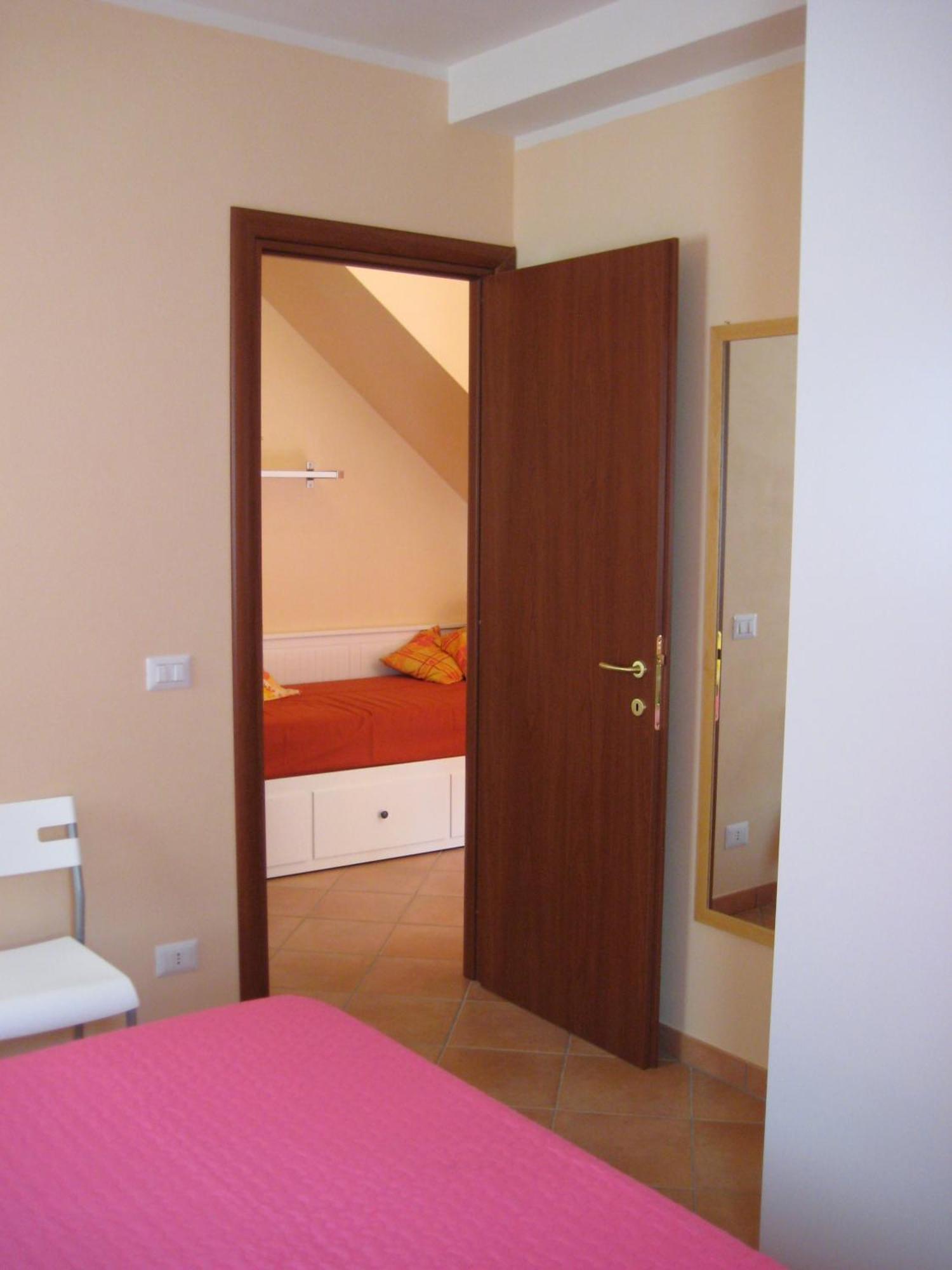 Gaia Holidays Apartments 체팔루 객실 사진