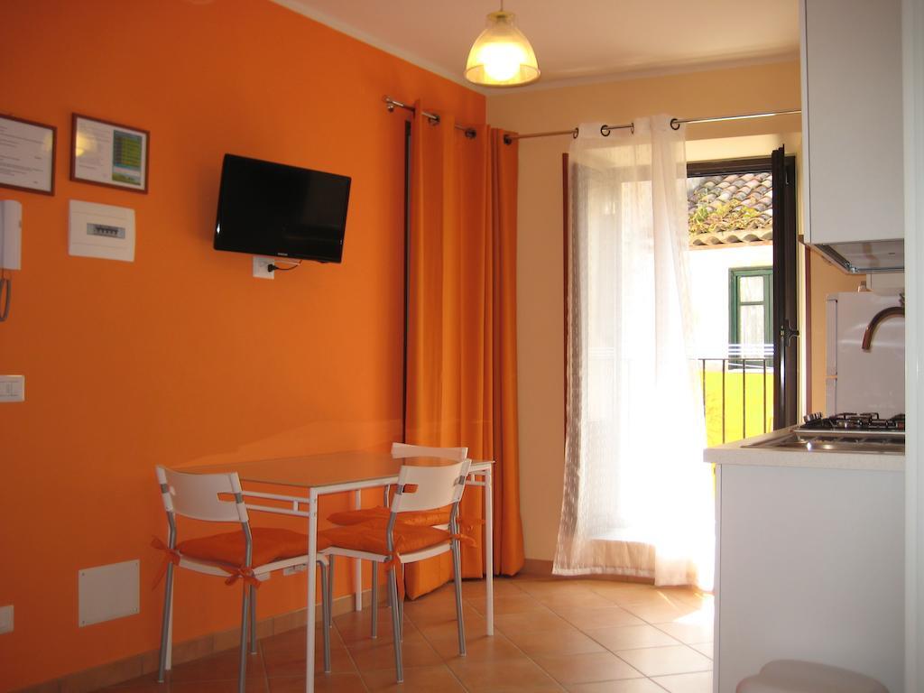 Gaia Holidays Apartments 체팔루 객실 사진