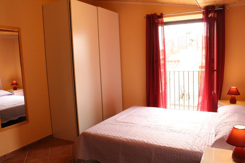 Gaia Holidays Apartments 체팔루 객실 사진